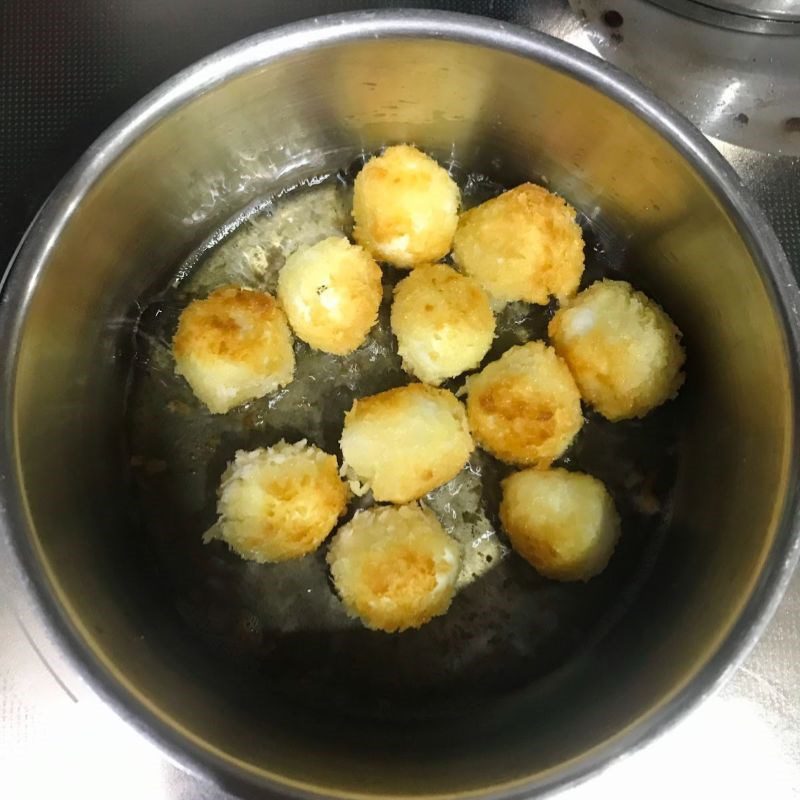 Step 4 Frying quail eggs with breadcrumbs Fried quail eggs