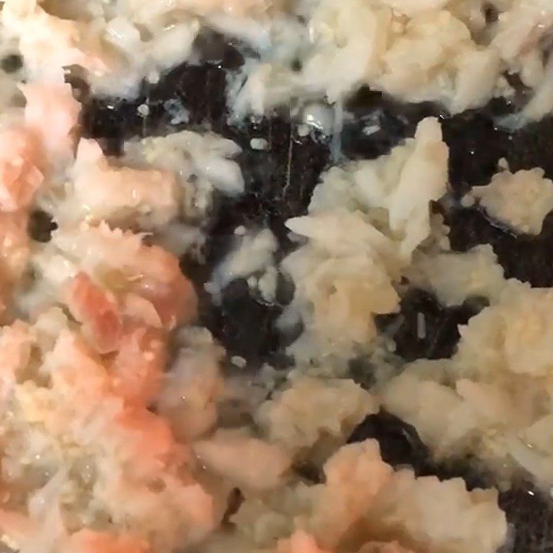 Step 3 Fry and mash the fish meat of snakehead fish porridge with sweet potato