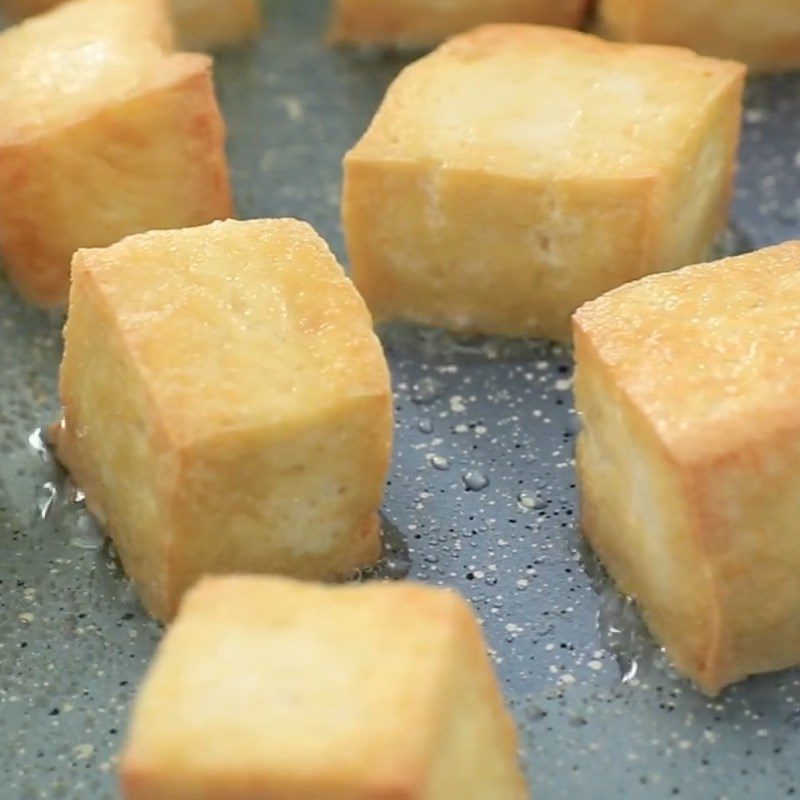 Step 1 Fry and shape the tofu for Sweet and Sour Stir-fried Ribs from Tofu