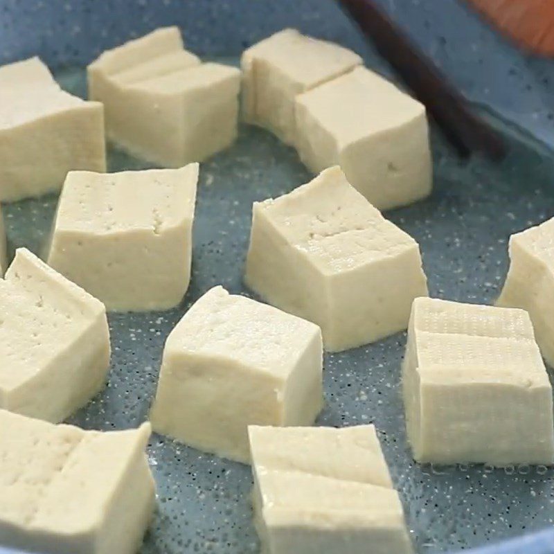 Step 1 Fry and shape the tofu for Sweet and Sour Stir-fried Ribs from Tofu