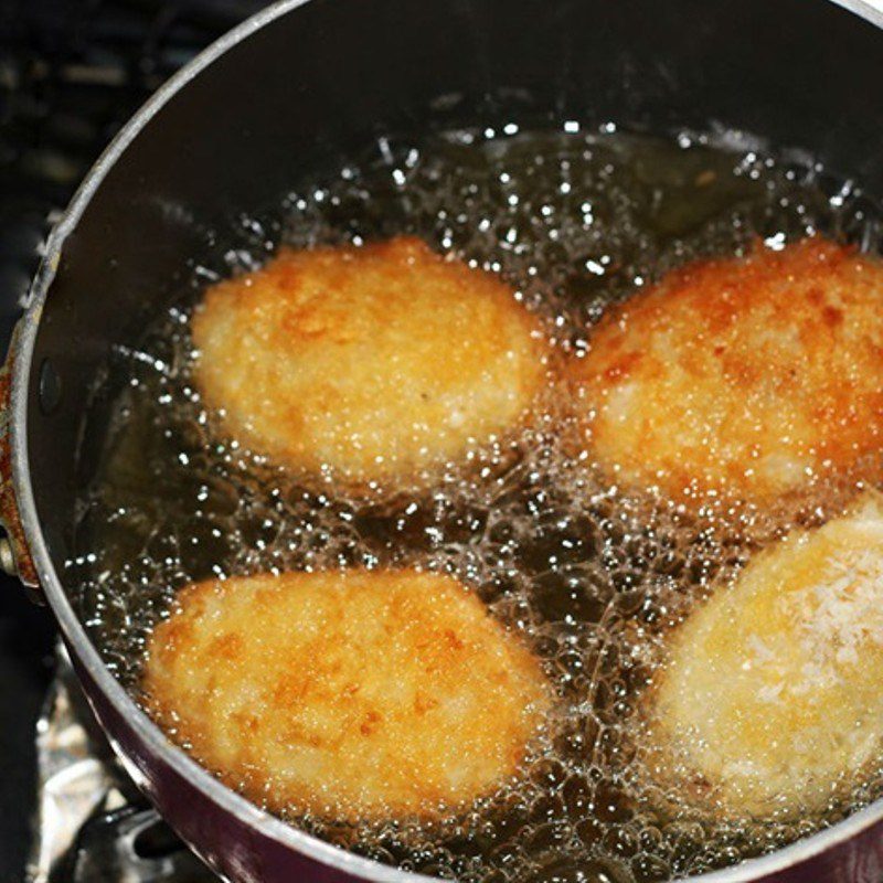 Step 4 Frying sticky rice Mini chicken mushroom sticky rice