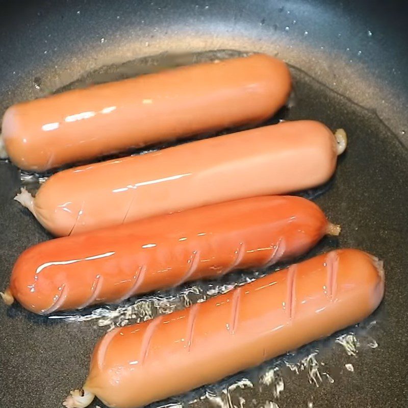 Step 2 Fry the sausage for salad, sausage, cucumber