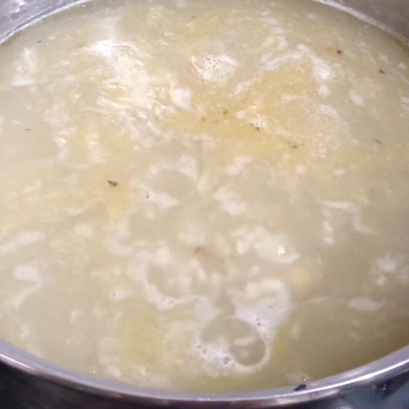 Step 8 Add razor clams, quail eggs, and dried shrimp to cook the porridge Razor clam porridge