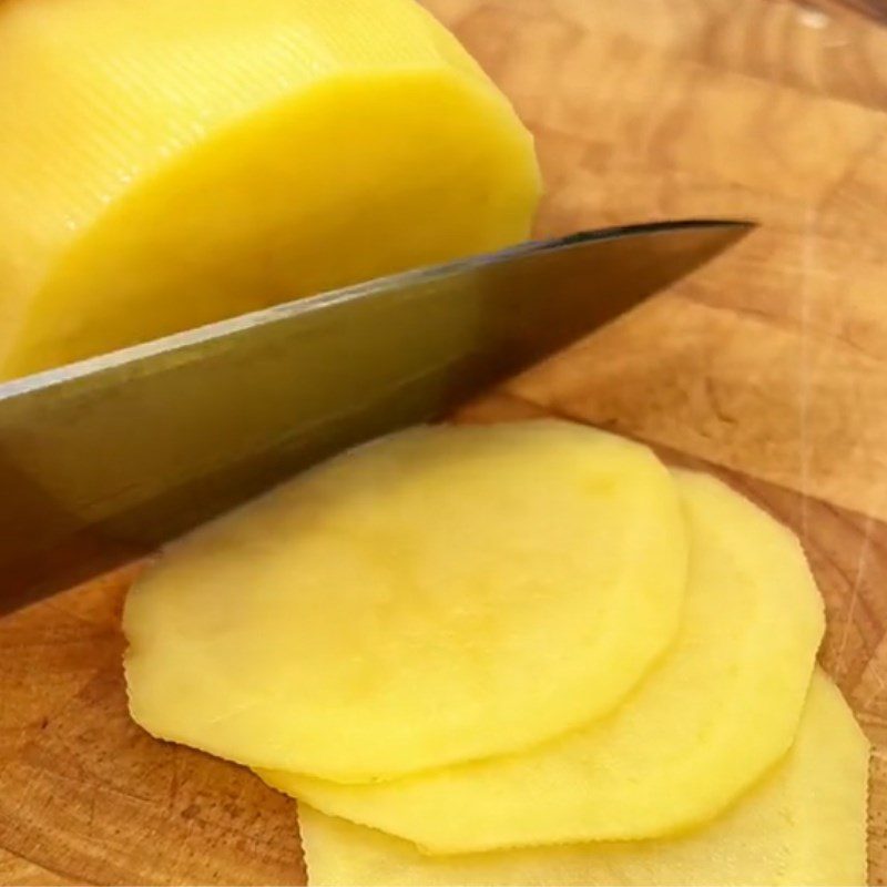 Step 1 Prepare the ingredients for crispy fried shrimp-wrapped potatoes (Recipe shared from Tiktok Into the Kitchen with TasteVN)