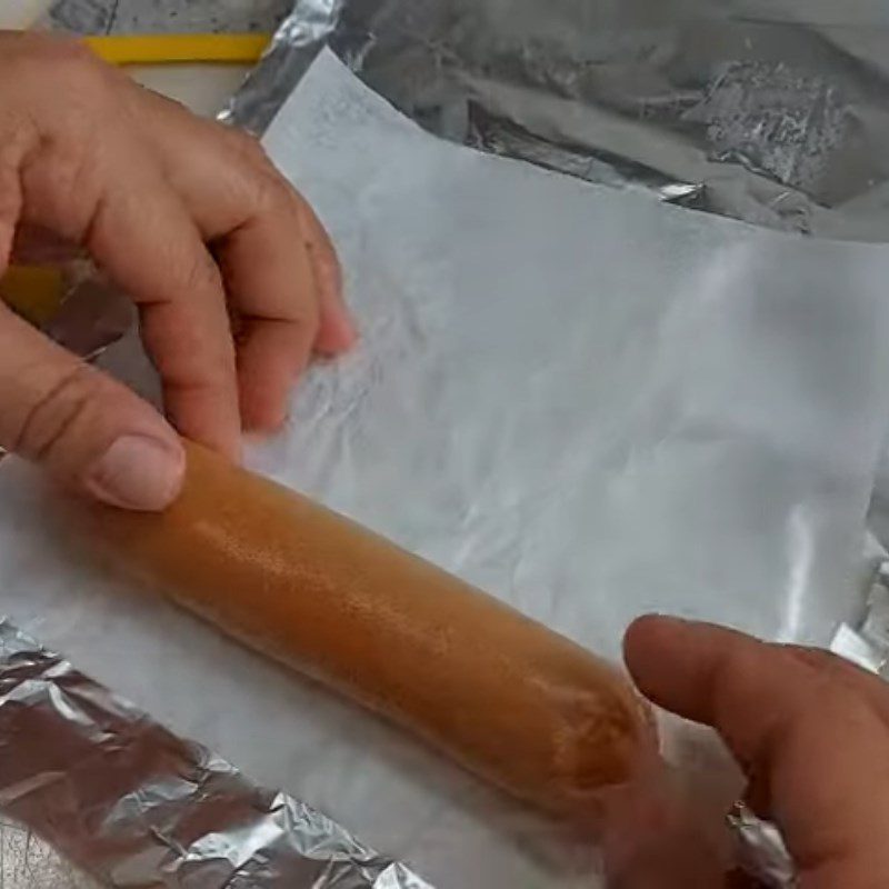 Step 2 Wrap the sausage to make vegetarian sausage