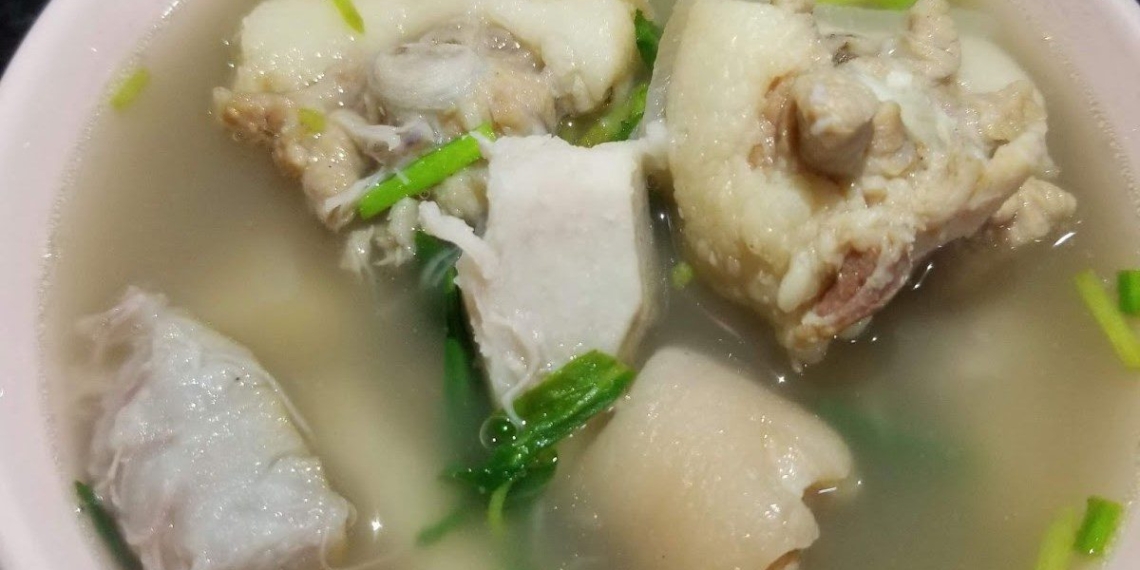 cooking canh duoi heo ham khoai mon ngon mieng bui beo bo 10781