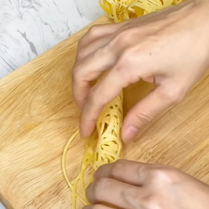 Step 3 Roll the cake for the egg roll cake using an air fryer