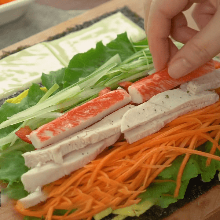 Step 4 Roll kimbap Chicken breast kimbap with vegetables