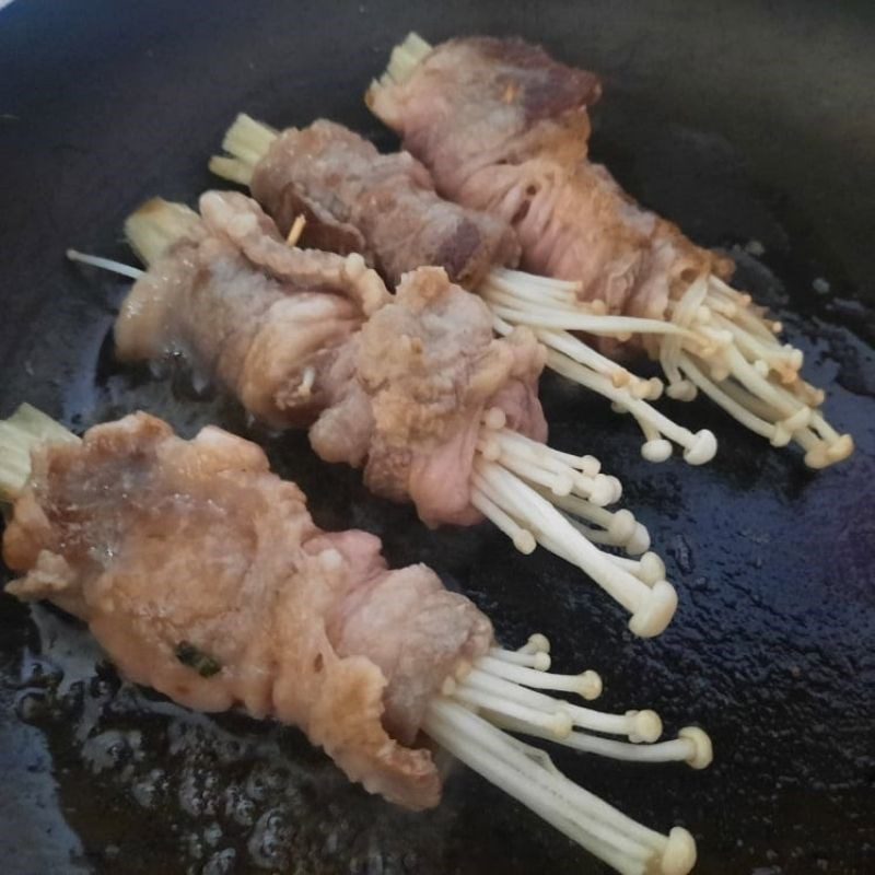 Step 2 Roll and sear the beef Beef rolled with enoki mushrooms in tomato sauce