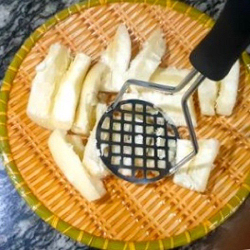 Step 3 Mashing cassava Baked cassava cake using an air fryer