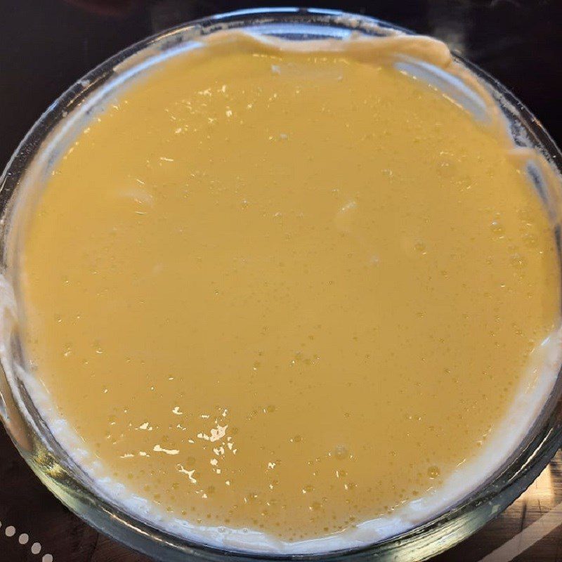 Step 4 Mix the cream mixture with whipped cream Melon cream with chicken eggs