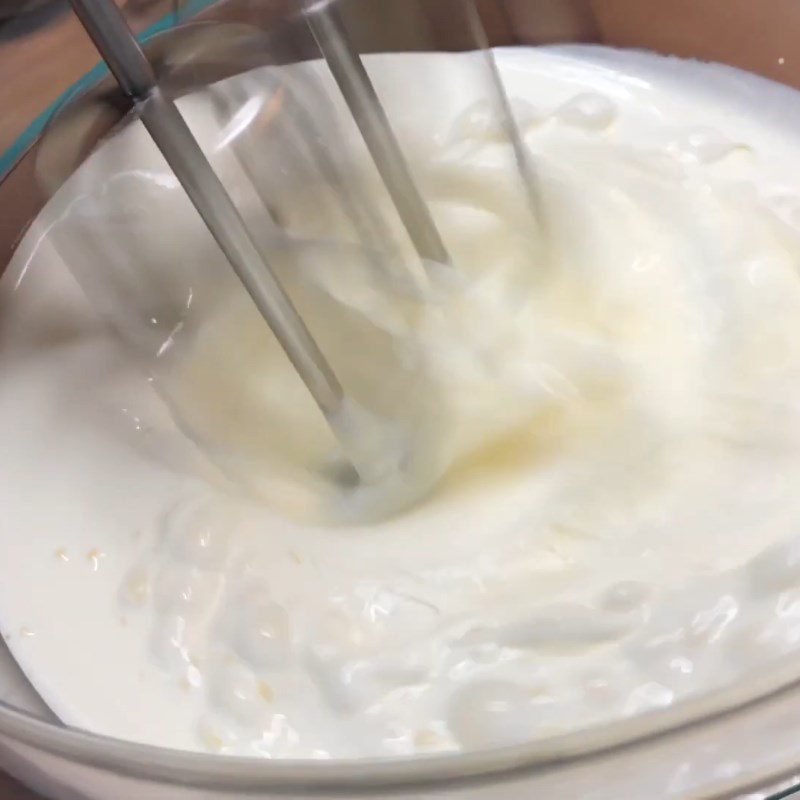 Step 1 Whip the cream mixture for Sandwich Ice Cream