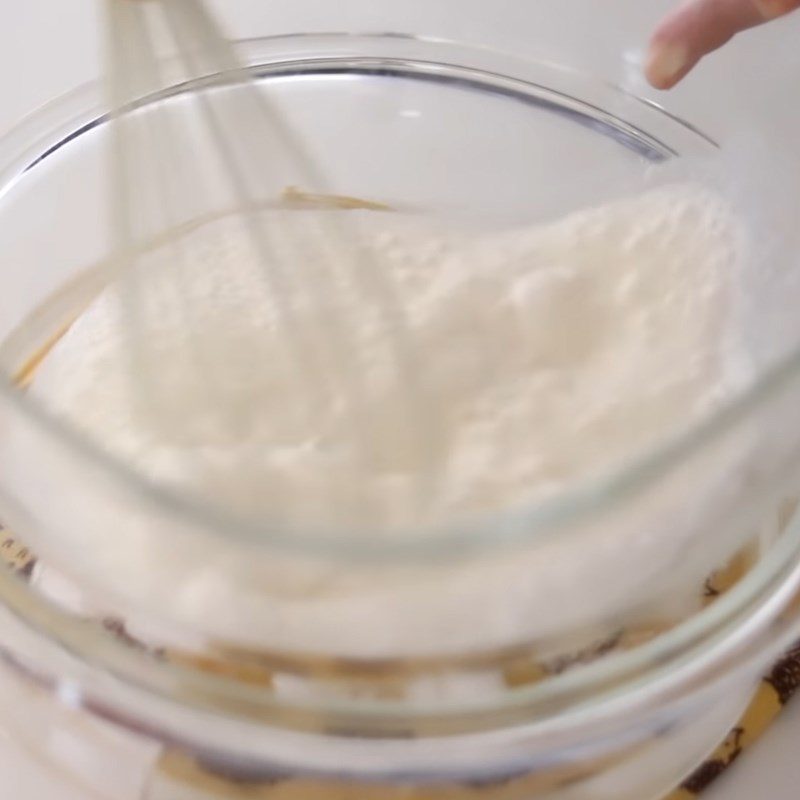 Step 6 Whipping heavy cream for caramel milk pudding