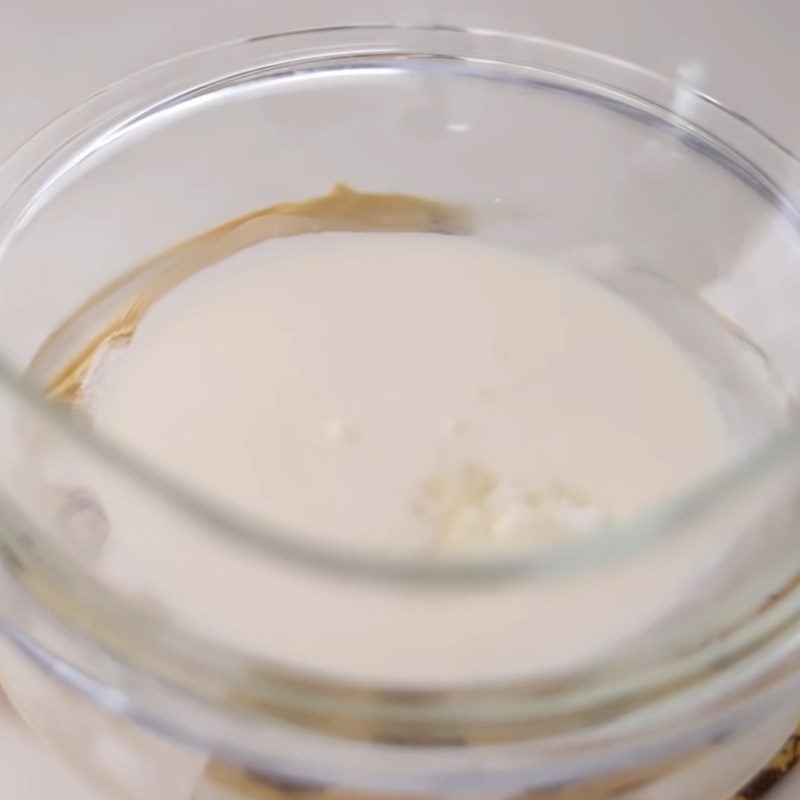 Step 6 Whipping heavy cream for caramel milk pudding