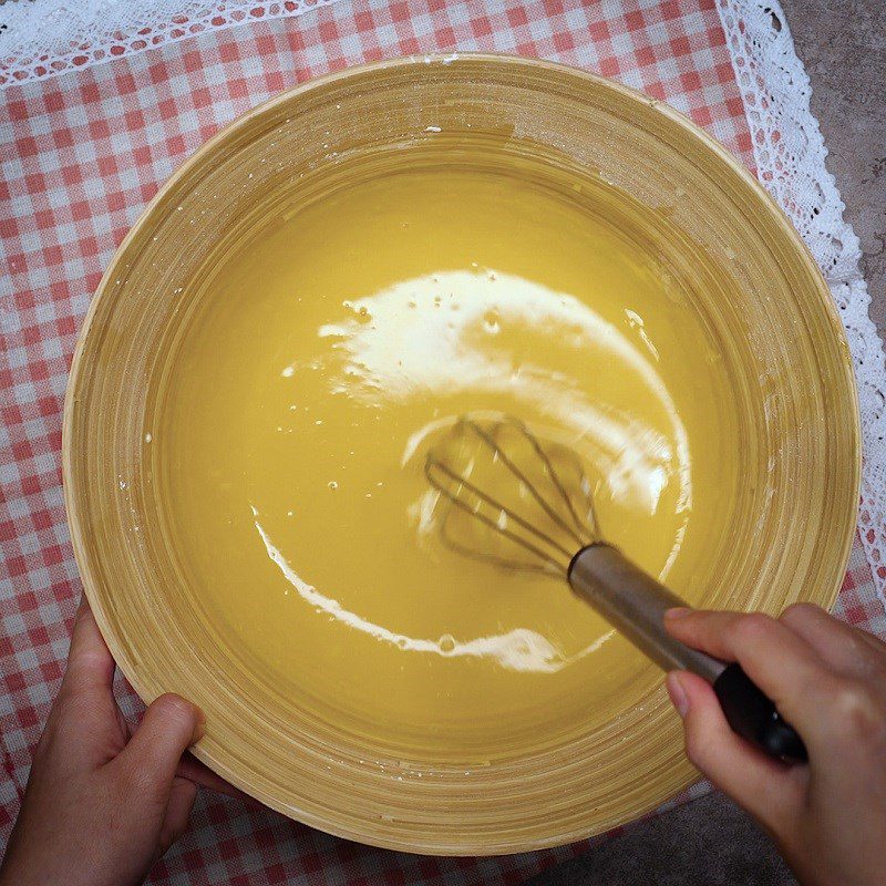 Step 4 Mix the dough for baked coconut cake