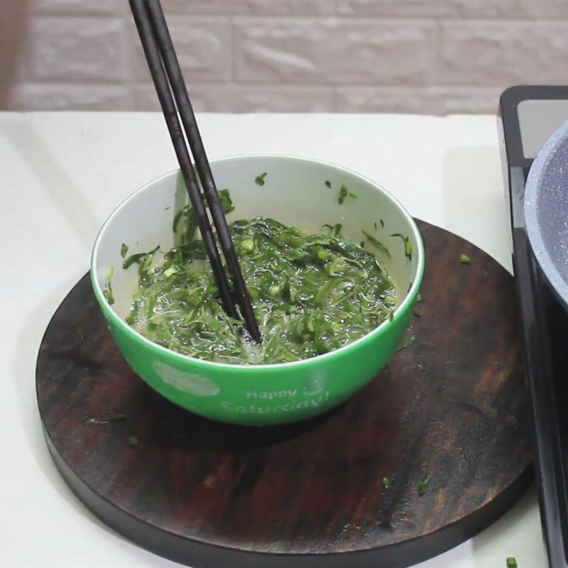 Step 2 Whisking Eggs Fried Eggs with Vietnamese Prickly Leaf