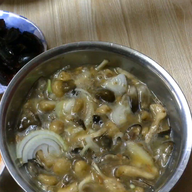 Step 3 Whisk the eggs Steamed eggs with straw mushrooms salted eggs