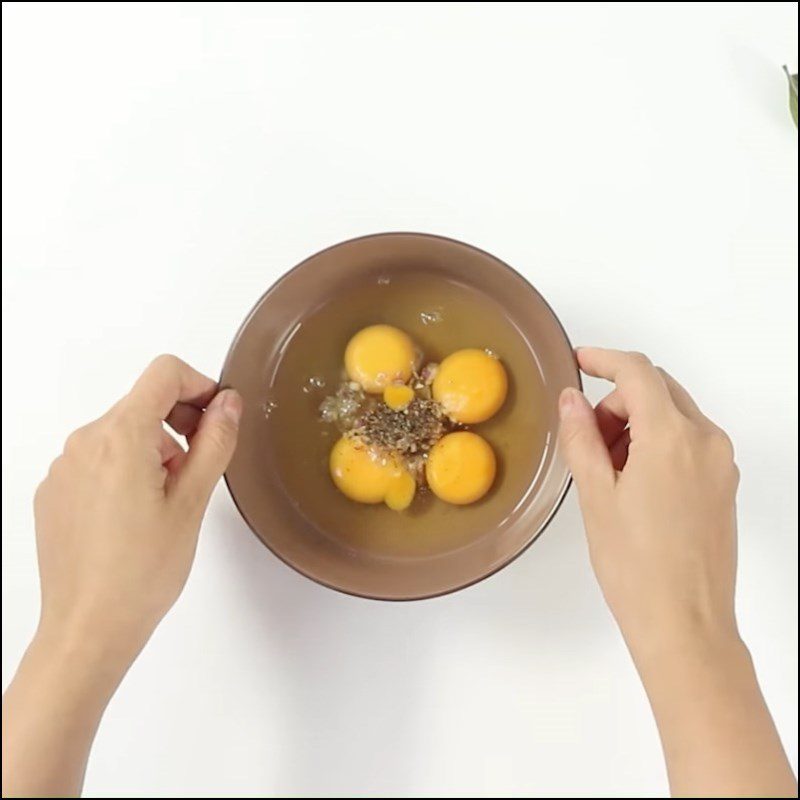Step 2 Beat the eggs for Fried Eggs with Vietnamese Balm
