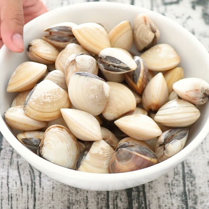 Step 2 Prepare and boil clams Soft tofu stir-fried with shrimp