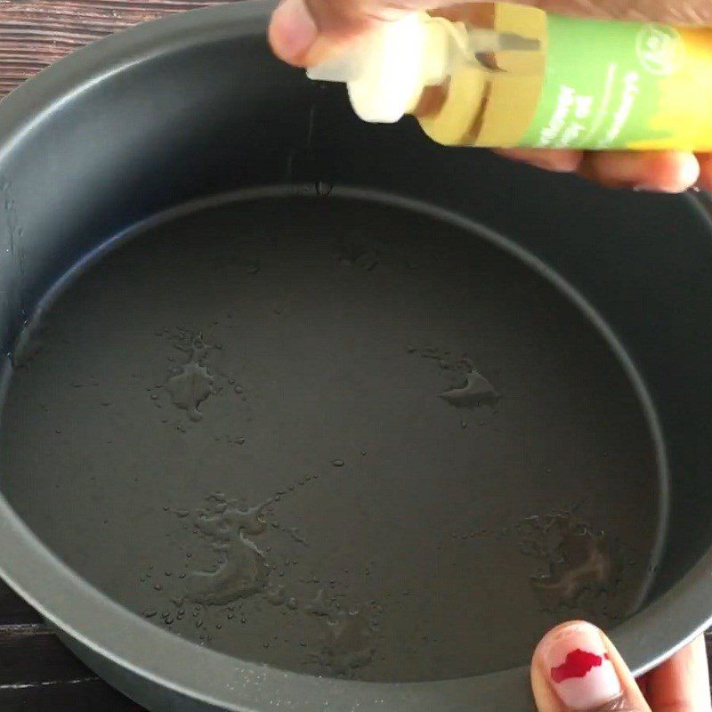 Step 3 Pouring into the mold and baking the cake Corn bread