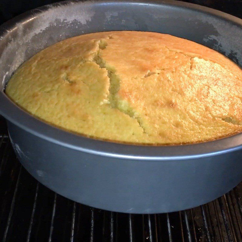 Step 3 Pouring into the mold and baking the cake Corn bread