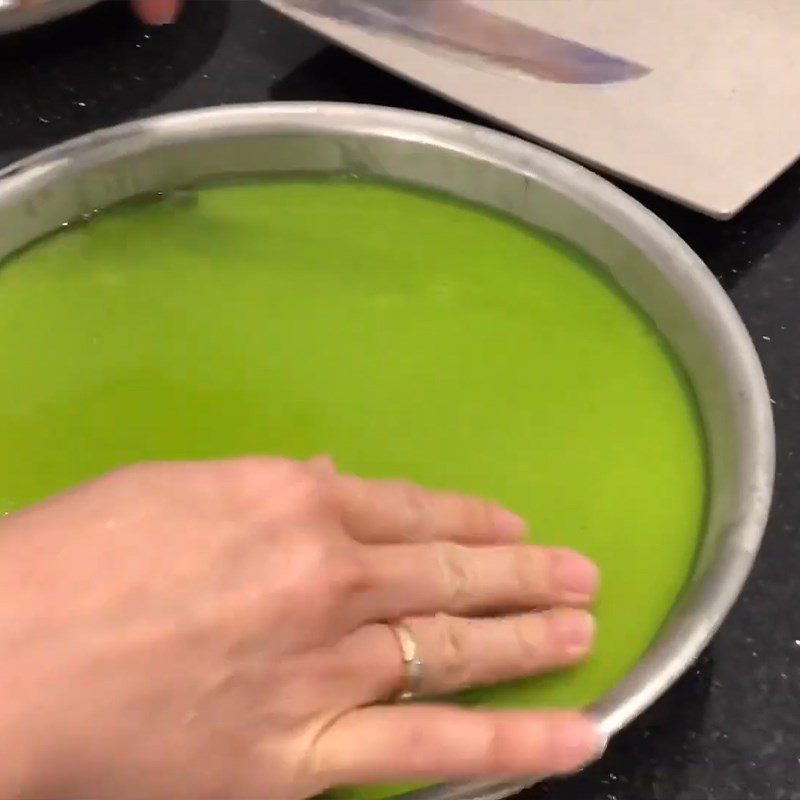 Step 5 Pouring 3 layers of jelly Green bean jelly with pandan leaves