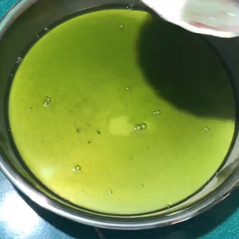 Step 5 Pouring 3 layers of jelly Green bean jelly with pandan leaves