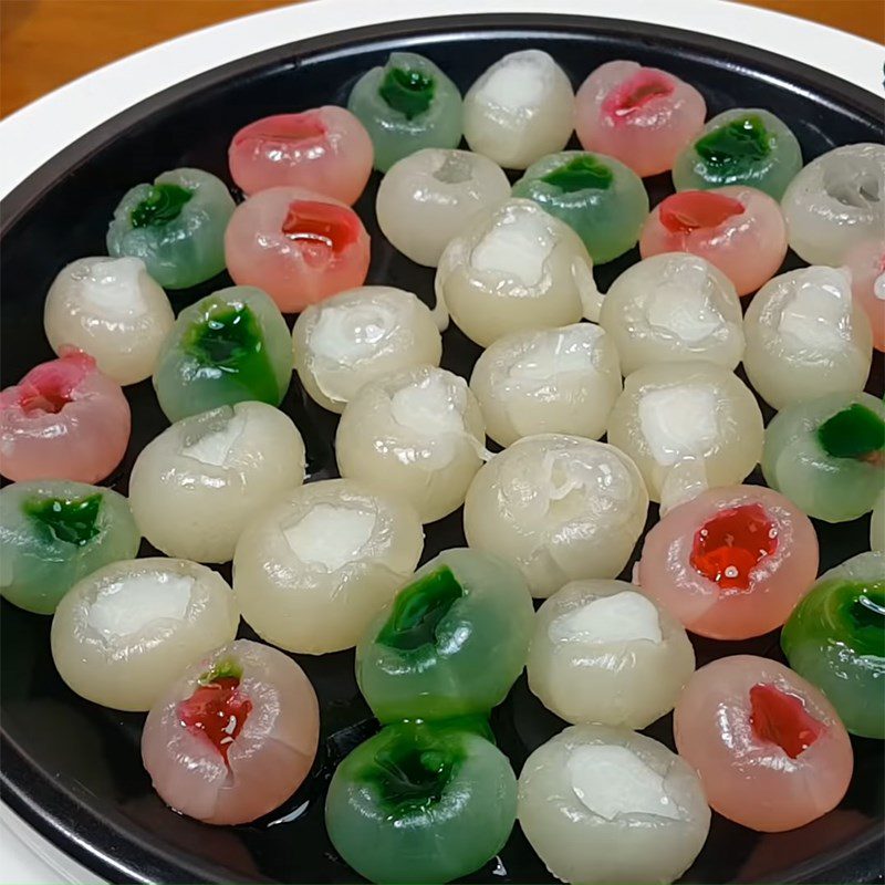 Step 4 Pouring into molds for three-color longan jelly