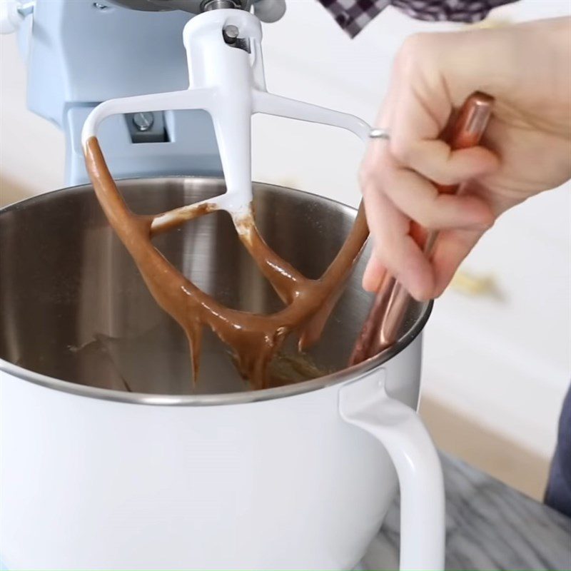 Step 3 Mix the cake batter for Christmas tree cupcake