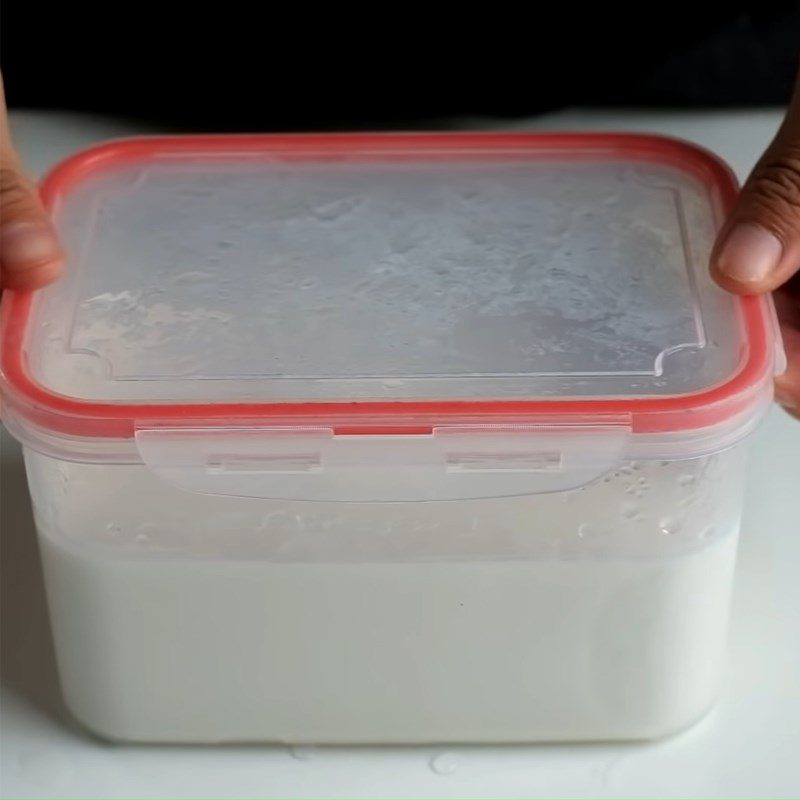 Step 3 Pour the ice cream mixture Coconut ice cream without Whipping Cream