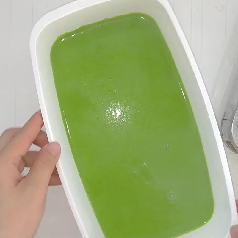 Step 4 Pour into molds and solidify the jelly Coconut jelly with coconut milk and pandan leaves