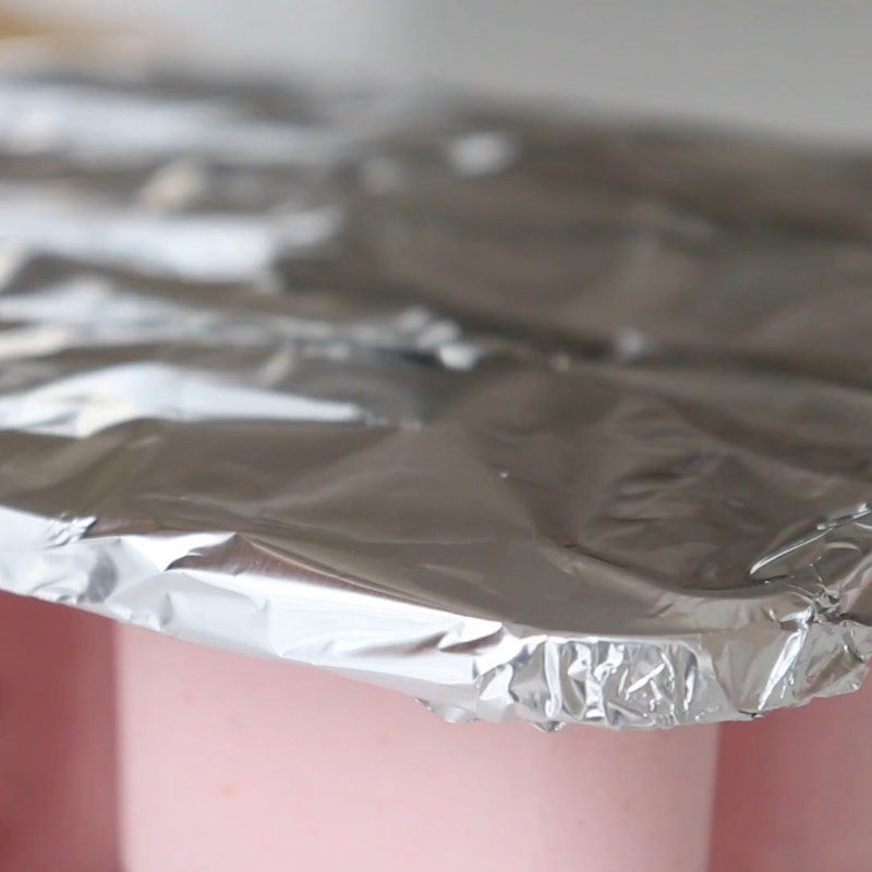 Step 4 Pouring into molds and chilling Strawberry chocolate-coated popsicle