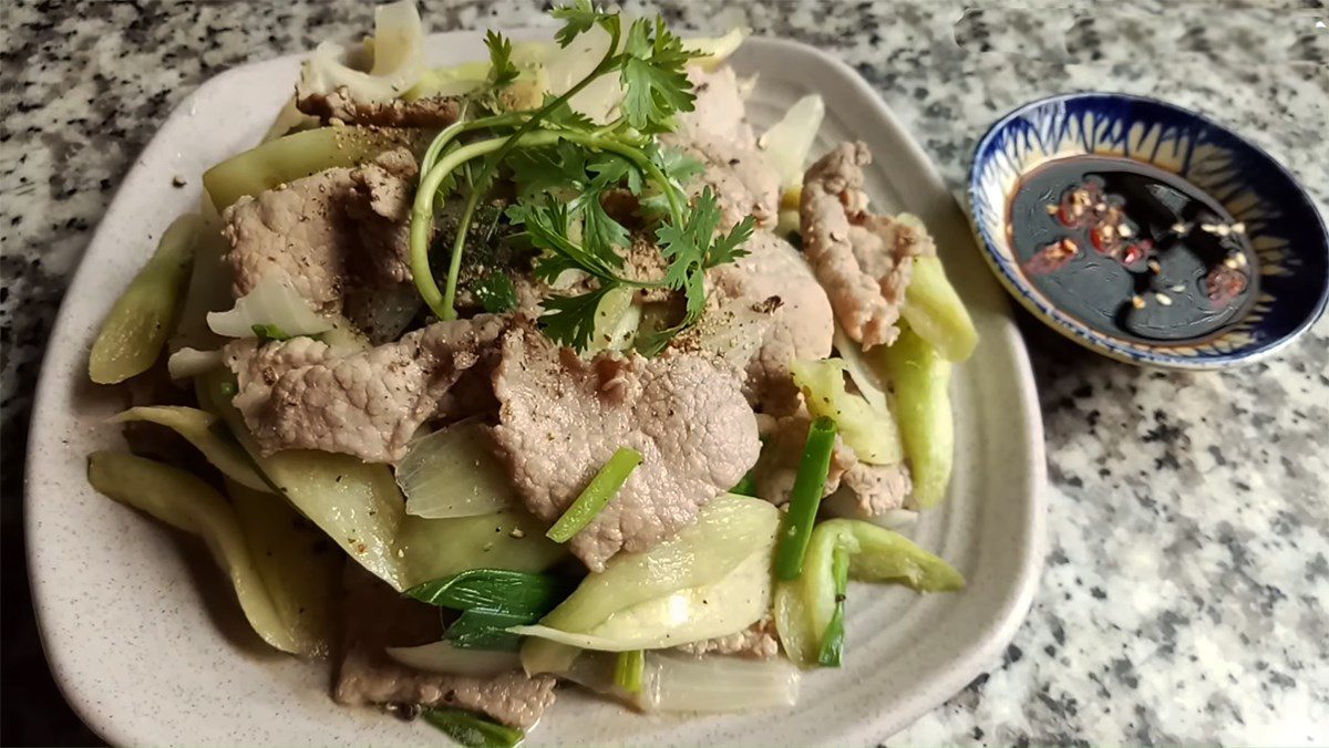 Water Dropwort Stir-fried with Beef