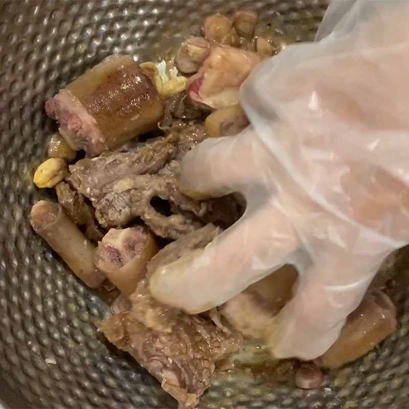 Step 3 Marinate the oxtail and beef Oxtail stew with papaya