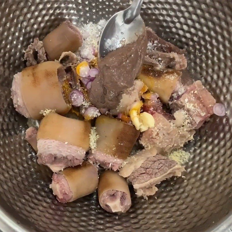 Step 3 Marinate the oxtail and beef Oxtail stew with papaya
