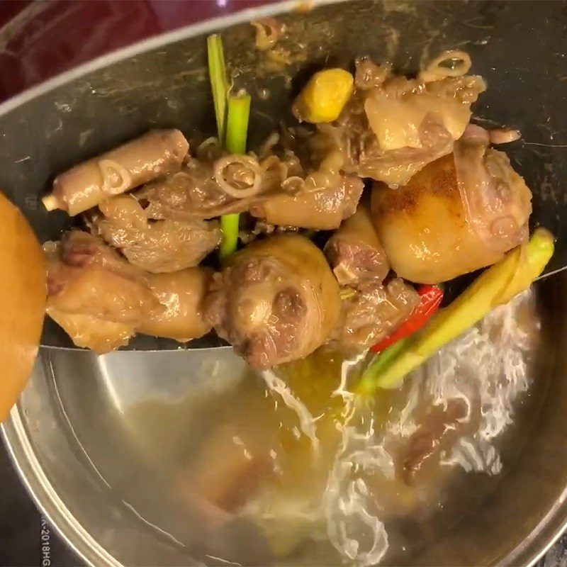 Step 5 Stew the dish Oxtail stew with papaya