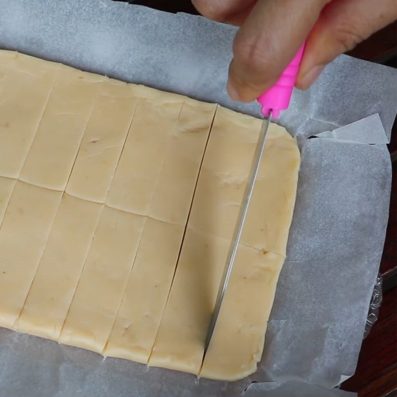 Step 2 Press the mold Ba Vi milk cake