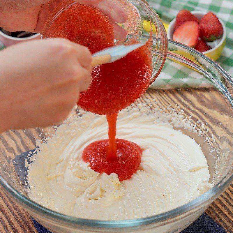 Step 3 Mix the strawberry cream mixture Strawberry milk popsicle