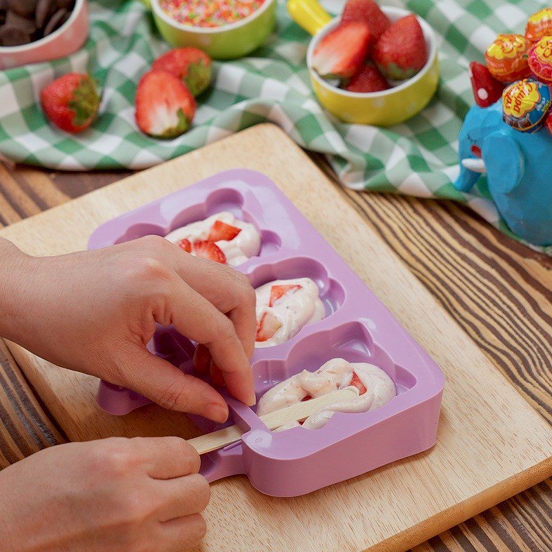 Step 4 Pour into molds and freeze Strawberry milk popsicle