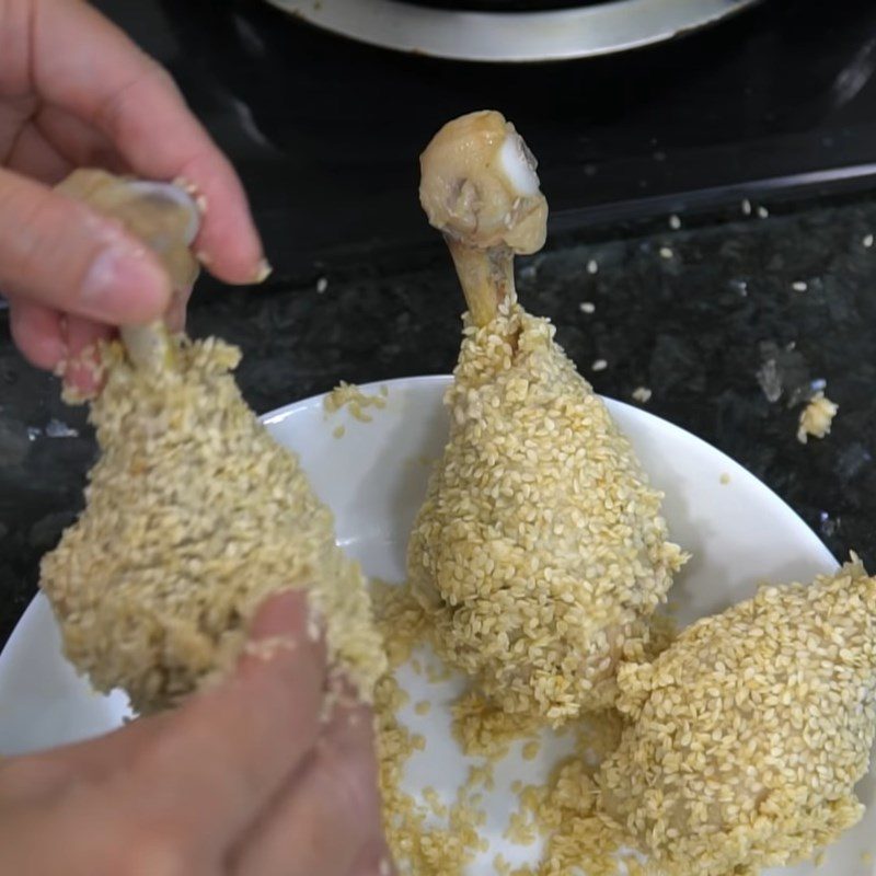 Step 5 Fry the chicken Fried chicken with sesame and herbs