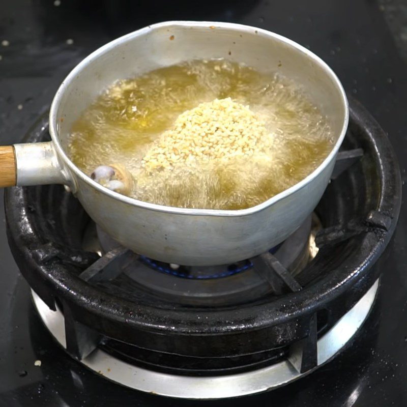 Step 5 Fry the chicken Fried chicken with sesame and herbs