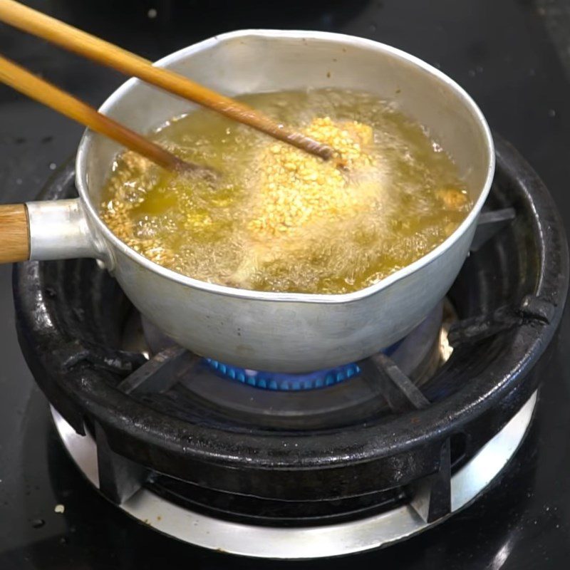 Step 5 Fry the chicken Fried chicken with sesame and herbs