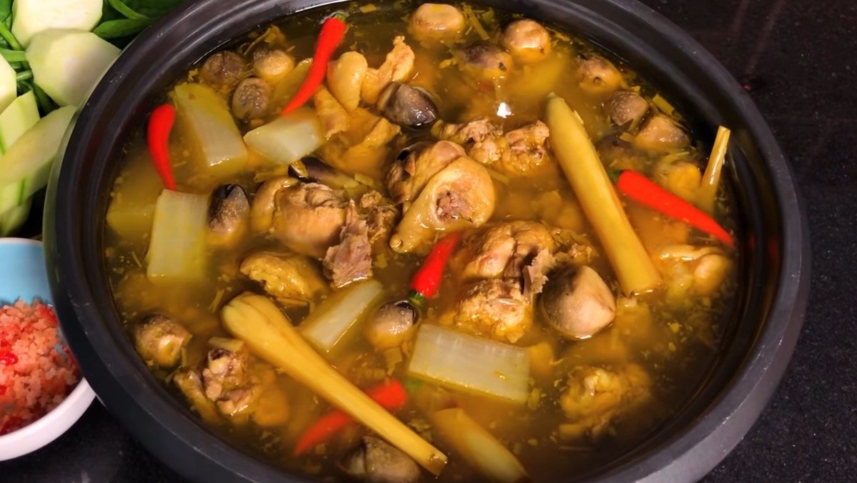 Chicken stew with lemongrass, radish, and straw mushrooms