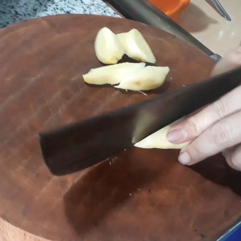 Step 3 Prepare the side ingredients Chicken cooked with sticky rice wine