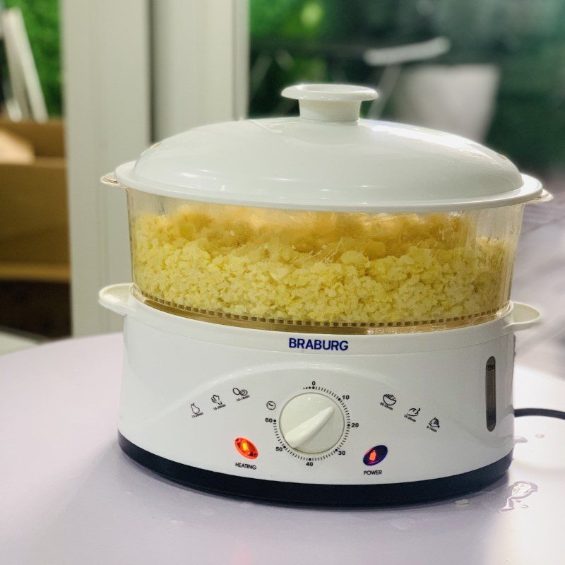 Step 3 Mashing mung beans Sticky rice with coconut milk