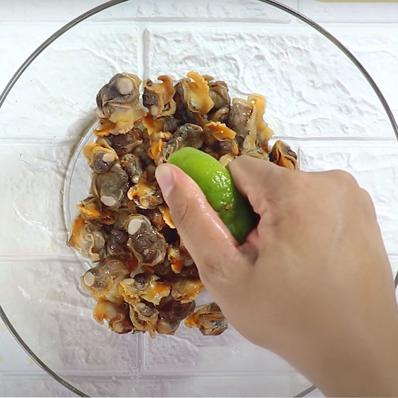 Step 3 Boil and marinate sea snails Sweet and sour sea snail salad