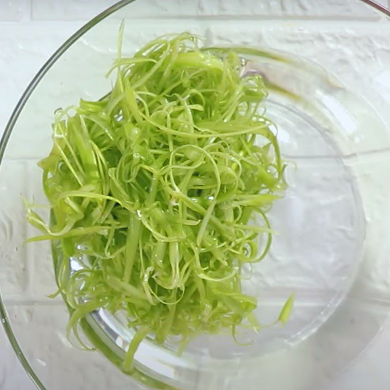 Step 2 Prepare ingredients for sweet and sour sea snail salad