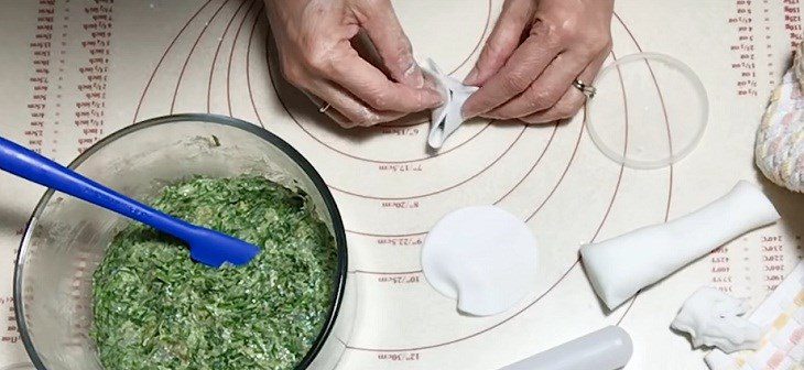 Step 4 Wrapping the cake for Chive Cake