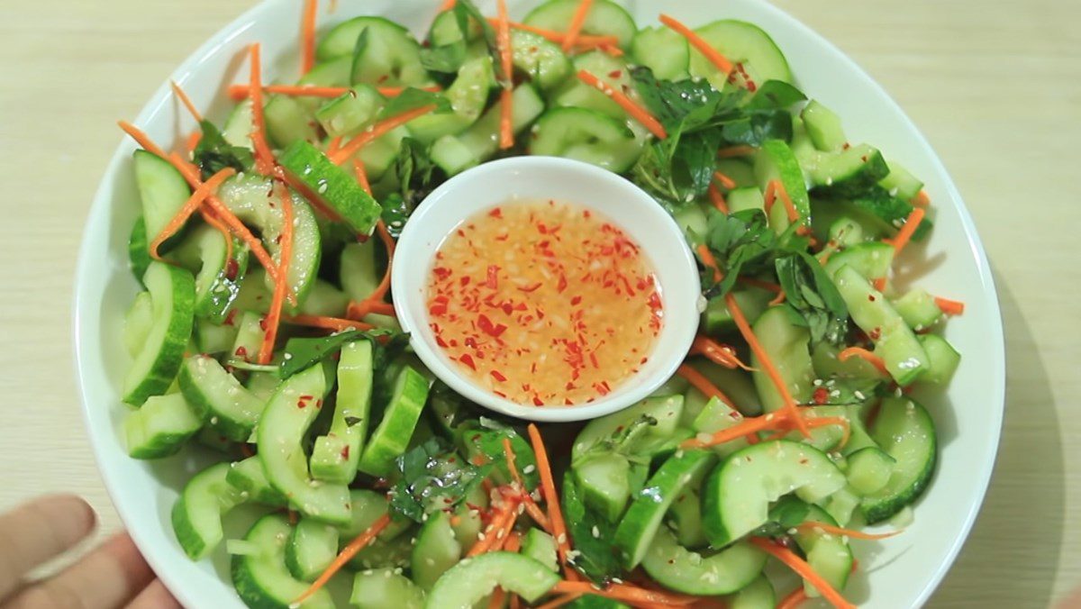 Crunchy cucumber and carrot salad