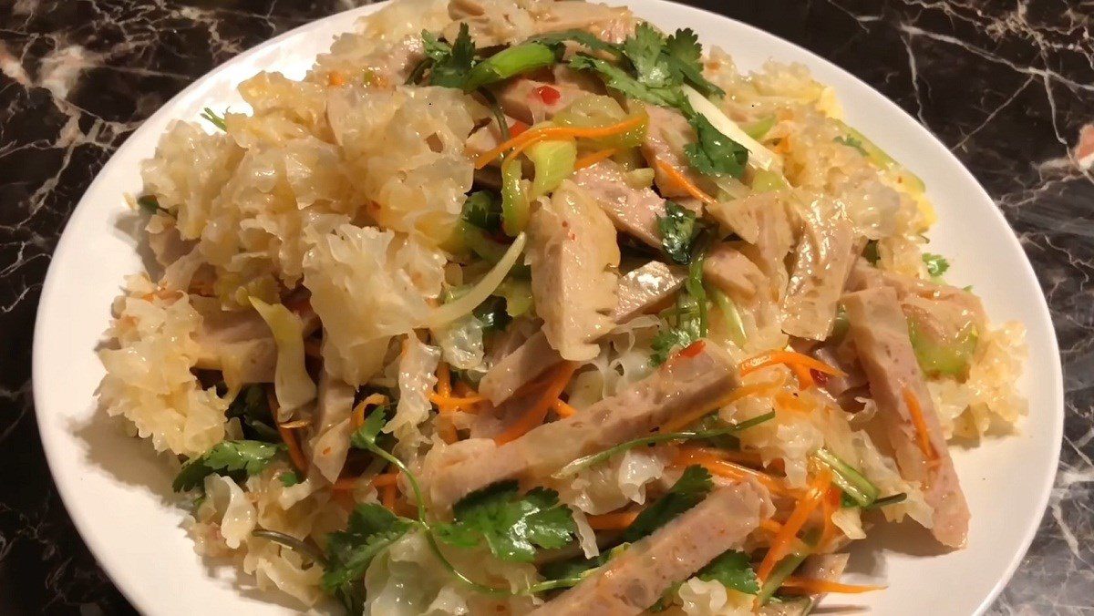 Snow mushroom salad with pork and Vietnamese pork sausage